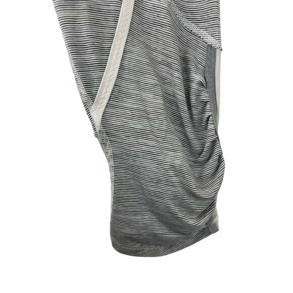 Lululemon Women's Size 6 Capri Pants Leggings Gray & White Striped - Picture 10 of 13
